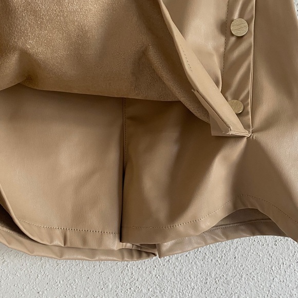 Zara Tan Mini Skort with Gold Buttons - Picture 3 of 6